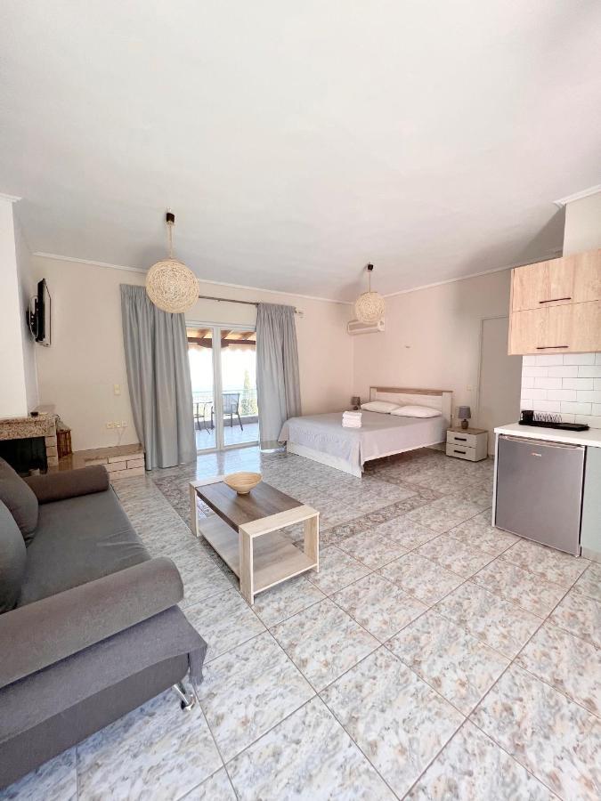 Agnantio Apartment อาโยส นิกีตัส ภายนอก รูปภาพ