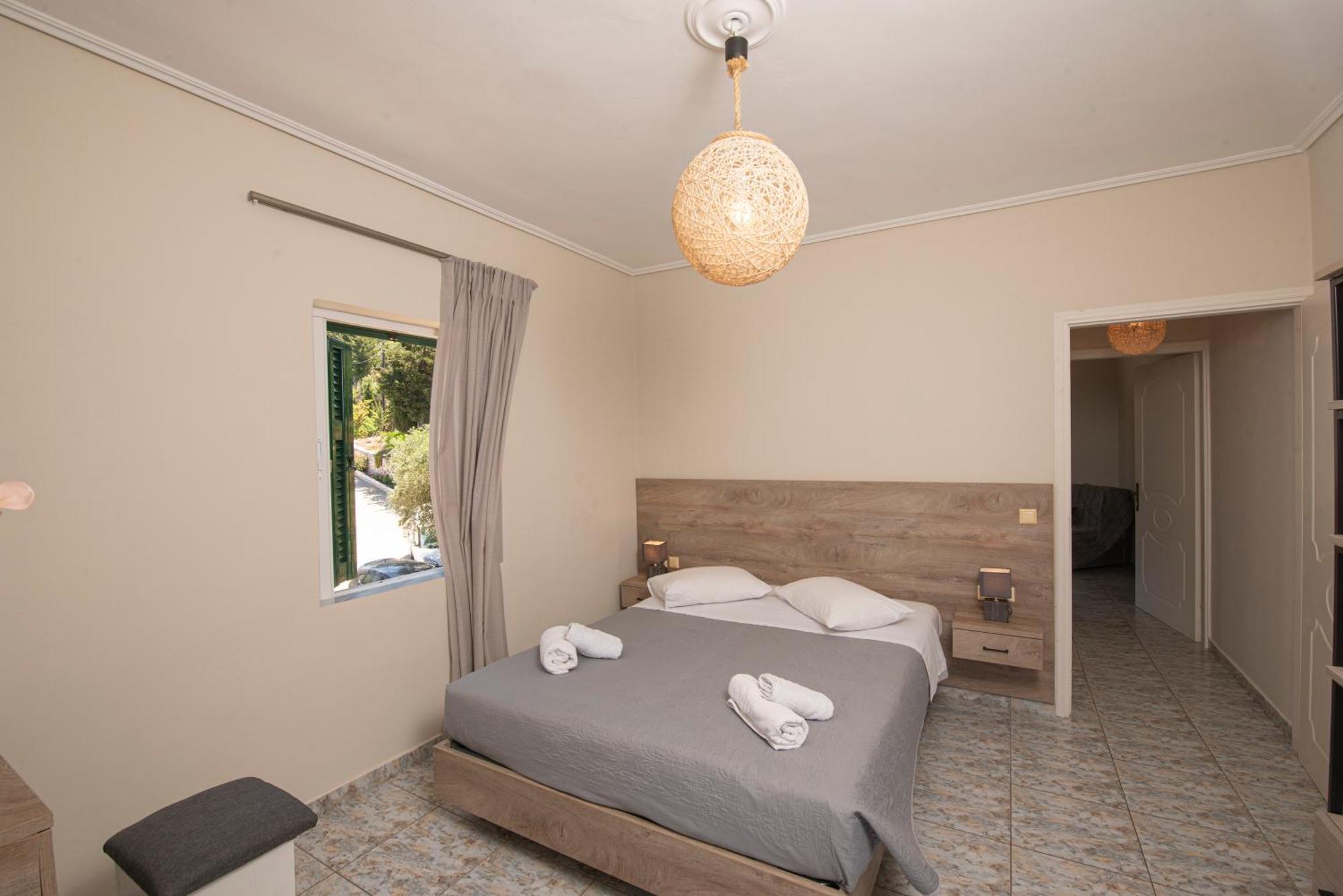 Agnantio Apartment อาโยส นิกีตัส ภายนอก รูปภาพ