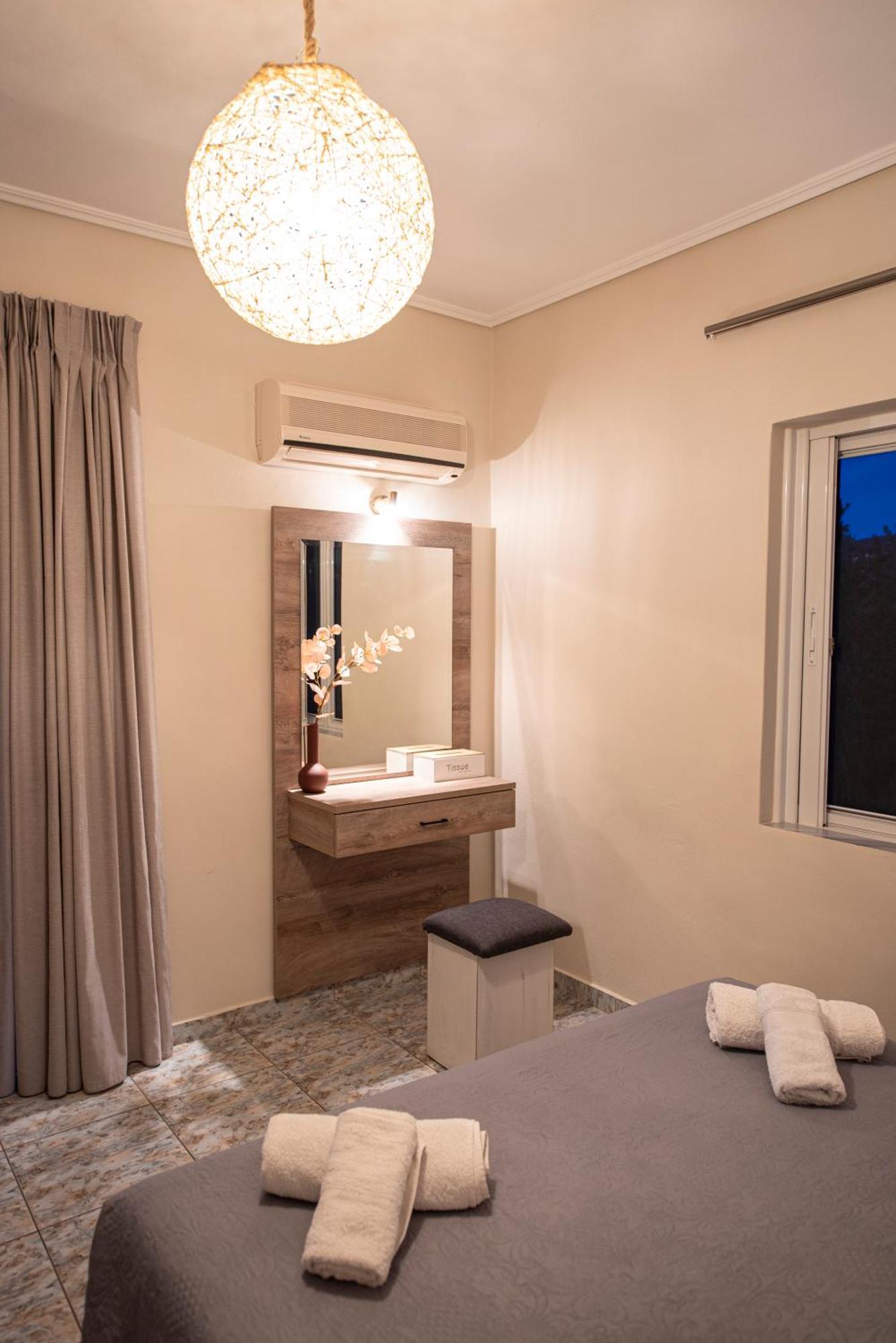 Agnantio Apartment อาโยส นิกีตัส ห้อง รูปภาพ